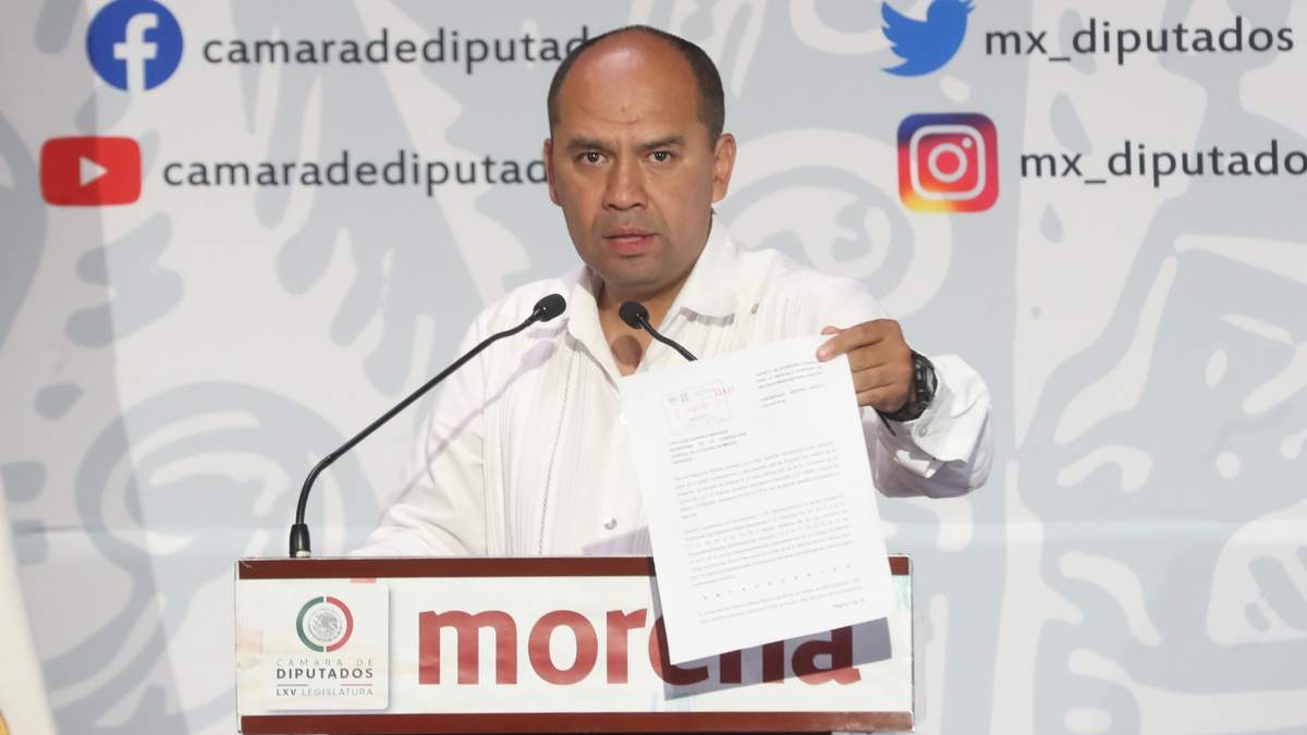 Manuel Alejandro Robles presentó el documento de la denuncia