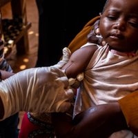 La pandemia de covid-19 desató rebrote de polio, sarampión y neumonía: OMS