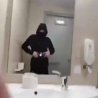 Joven encapuchado apuñaló a tres estudiantes y grabó en video su agresión