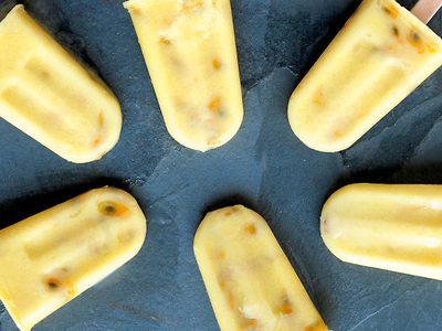 Helados de vainilla, chocolate blanco y mango: una bomba de sabor para endulzar este domingo
