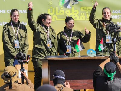 Israel libera a 200 presos palestinos a cambio de cuatro rehenes israelíes