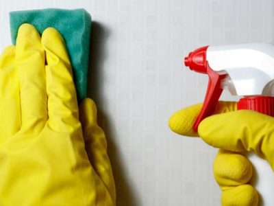 El sencillo truco con 1 elemento que tenés en casa para quitar las manchas de grasa de la pared