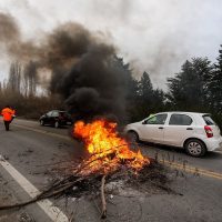 Se registraron demoras al ingreso de Bariloche por un corte intermitente de trabajadores viales
