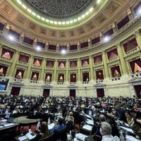 El oficialismo quiere convalidar más de 100 DNU antes de que se renueve el Congreso