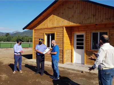 Moquehue: entregaron una vivienda institucional para personal policial