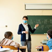 Italia quiere contratar a 32.000 docentes para garantizar las clases