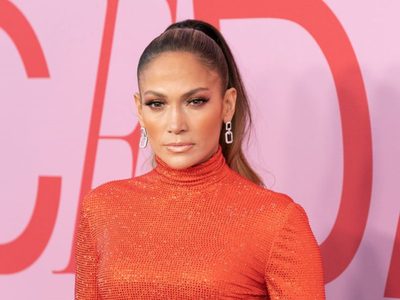 Diva hasta en pandemia: Jennifer López lució un barbijo glamoroso que vas a querer tener