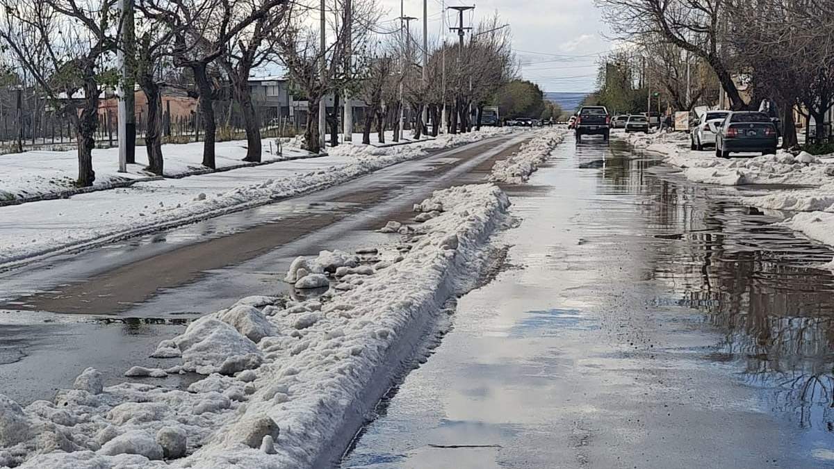 No es nieve, es granizo. Así amaneció San Carlos.