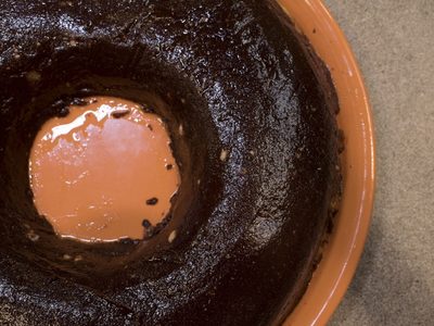 Sorprendé a la hora del mate con algo distinto: bizcochuelo húmedo de cerveza negra, fácil y en pocos pasos