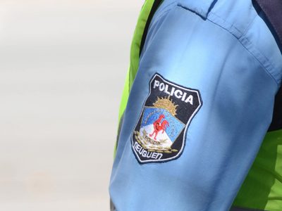 La policía neuquina encontró en una toma un auto que fue robado ayer