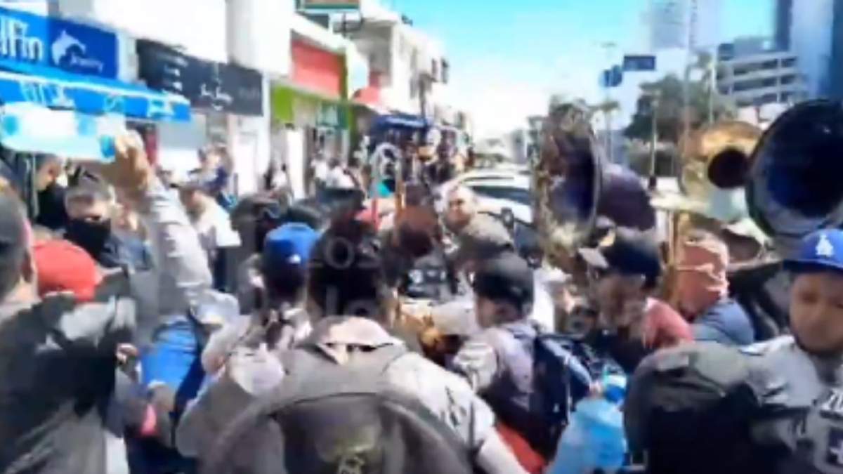 Enfrentamiento de músicos de Mazatlán con policías