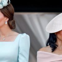No se pueden ni ver: la imitación de Kate Middleton a Meghan Markle