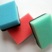 Cada cuánto y cómo tenés que lavar tu esponja de cocina, si querés que dure más tiempo: tomá nota
