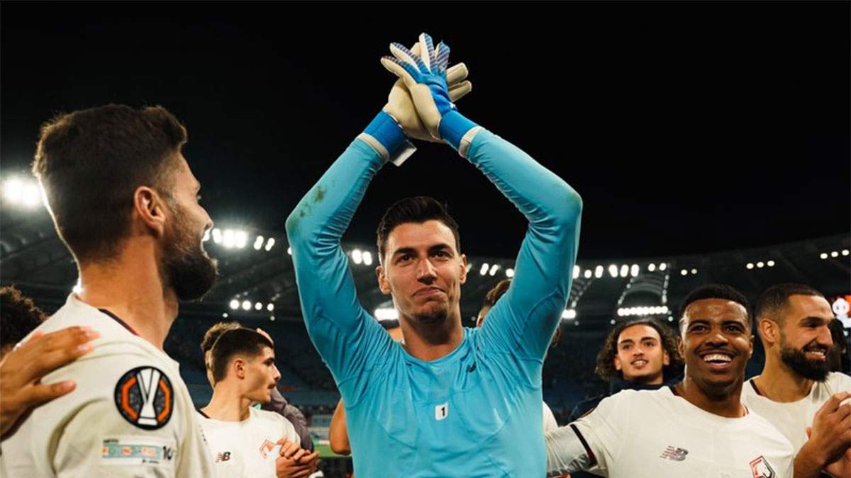 Primero, celebra el arquero turco Berke Özer. Segundo, Olivier Giroud, que volvió al fútbol francés tras fracasar rotundamente en la MLS con LAFC.