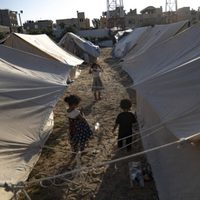 Gaza sufre ataques aéreos e Israel dice que no planea controlar la vida allí tras destruir a Hamas