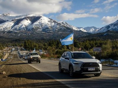 Vecinos se movilizaron en apoyo a la Escuela Militar de Montaña