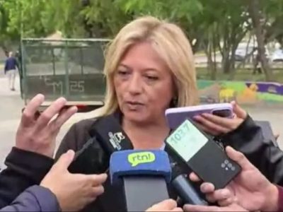 Karina Maureira emitió su voto en el CPEM del barrio Mercantiles