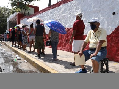 Covid-19 en México: 199 mil decesos y 4.3 millones de adultos mayores vacunados
