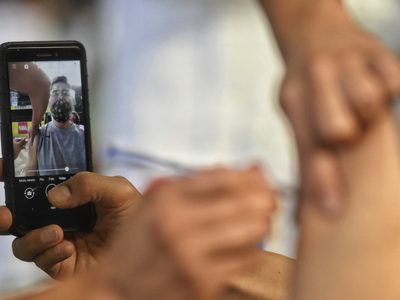 En un día, dos mil contagios y 104 muertos por covid-19