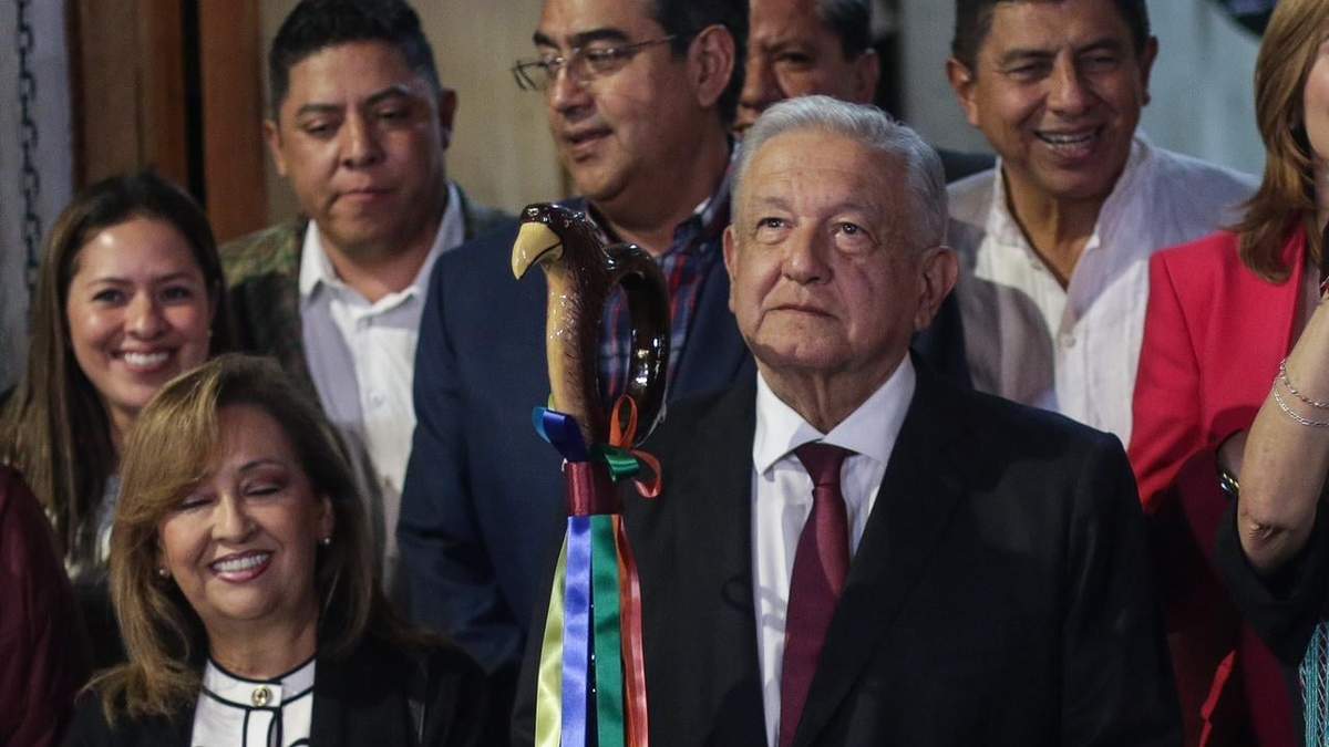 El presidente y el bastón de mando