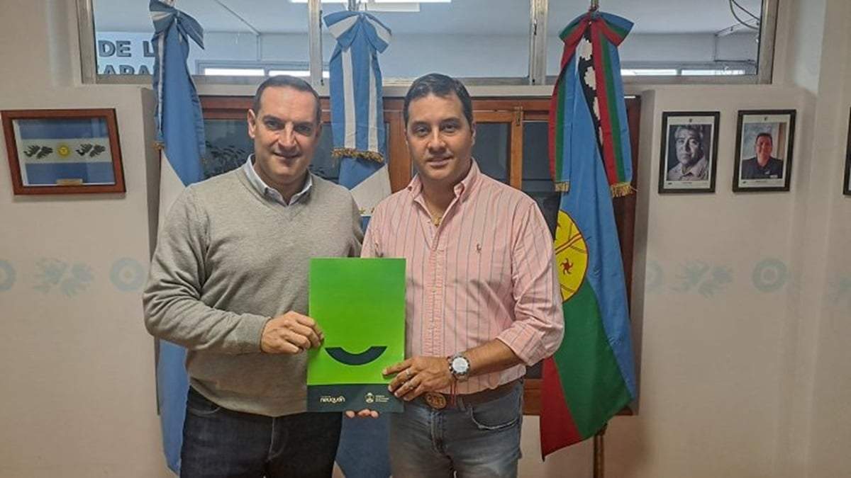 El ministro de seguridad, Matias Nicolini y el intendente de Zapala, Carlos Koopman. Fuente: (Neuquén Informa)