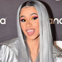 ¿Está celosa Nicki Minaj? Cardi B logró insólito récord y celebró con espectacular regalo.