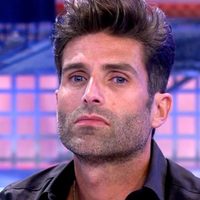 Telecinco destrozó la imagen de Efrén Reyero con el poli de “Sábado Deluxe”: mintió en casi todo