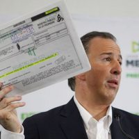 Meade exhibe documentos sobre 'depas” de AMLO; los donará a damnificados, advierte