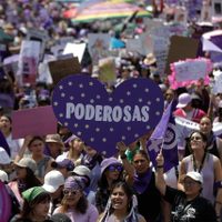 “¡Este día no es de fiesta, es de marcha y de protesta!”: miles se manifiestan en CDMX por el 8M