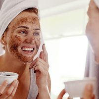 Con 3 ingredientes que tenés en la cocina: la mascarilla viral para tener una piel joven y radiante