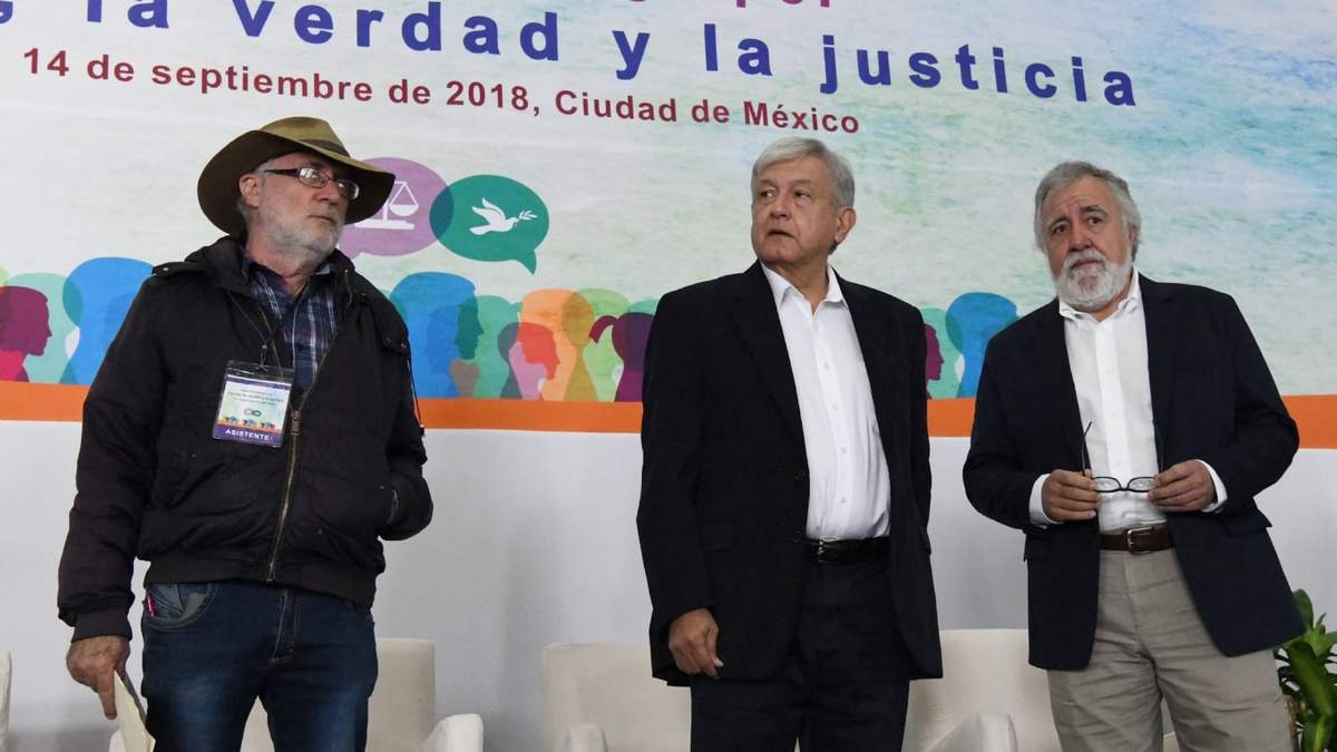 López Obrador, Javier Sicilia y Alejandro Encinas en el Segundo diálogo por la Paz, la verdad y la justicia, en 2018
