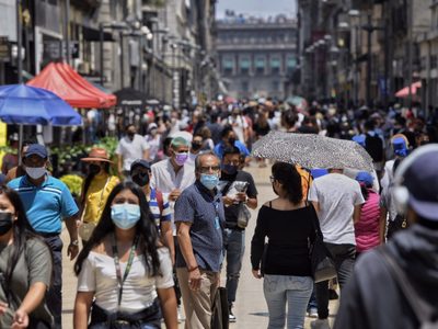 Esto costará la multa por fumar en el corredor peatonal de la Calle Madero