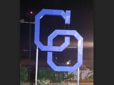 Clavan narcomensaje en cadáver abandonado afuera de estadio de beisbol en Cajeme, Sonora