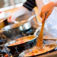Crean en Bariloche cocinas comunitarias para asistir a emprendedores