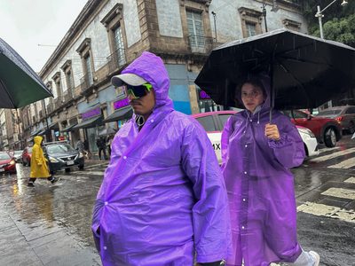 Ondas tropicales 9 y 10 seguirán provocando lluvias fuertes el martes: atención en 25 entidades