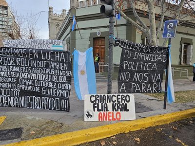 Criancero de Añelo vuelve a permanecer en Casa de Gobierno por la ocupación de sus tierras