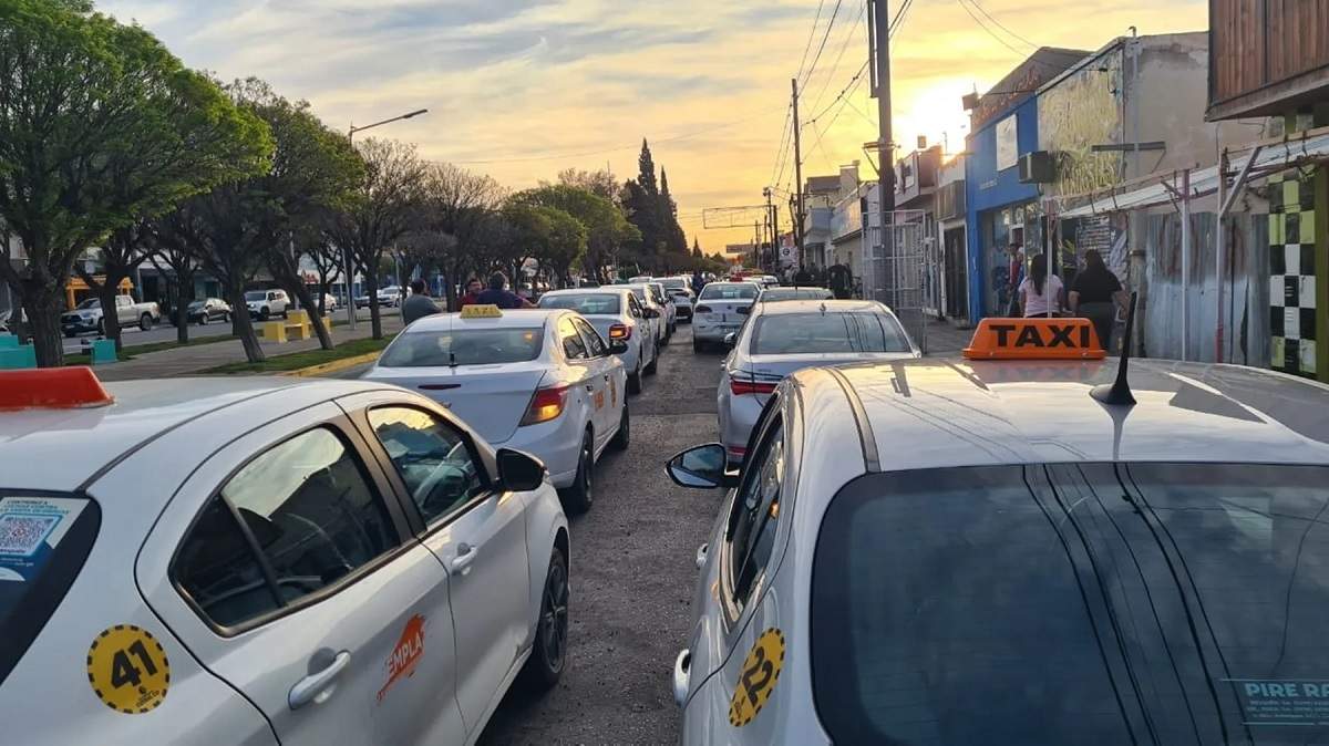 En Cutral Co, la rivalidad entre taxistas y choferes de aplicación tuvo un episodio de violencia el domingo. Fuente (X)