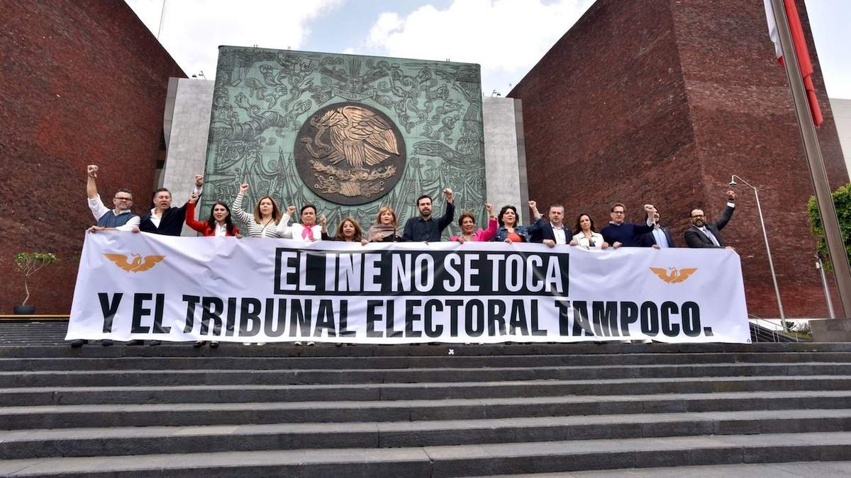 Protesta de la bancada naranja