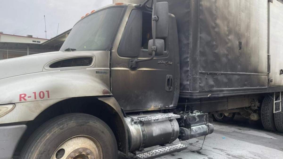 Otro de los vehículos incendiados