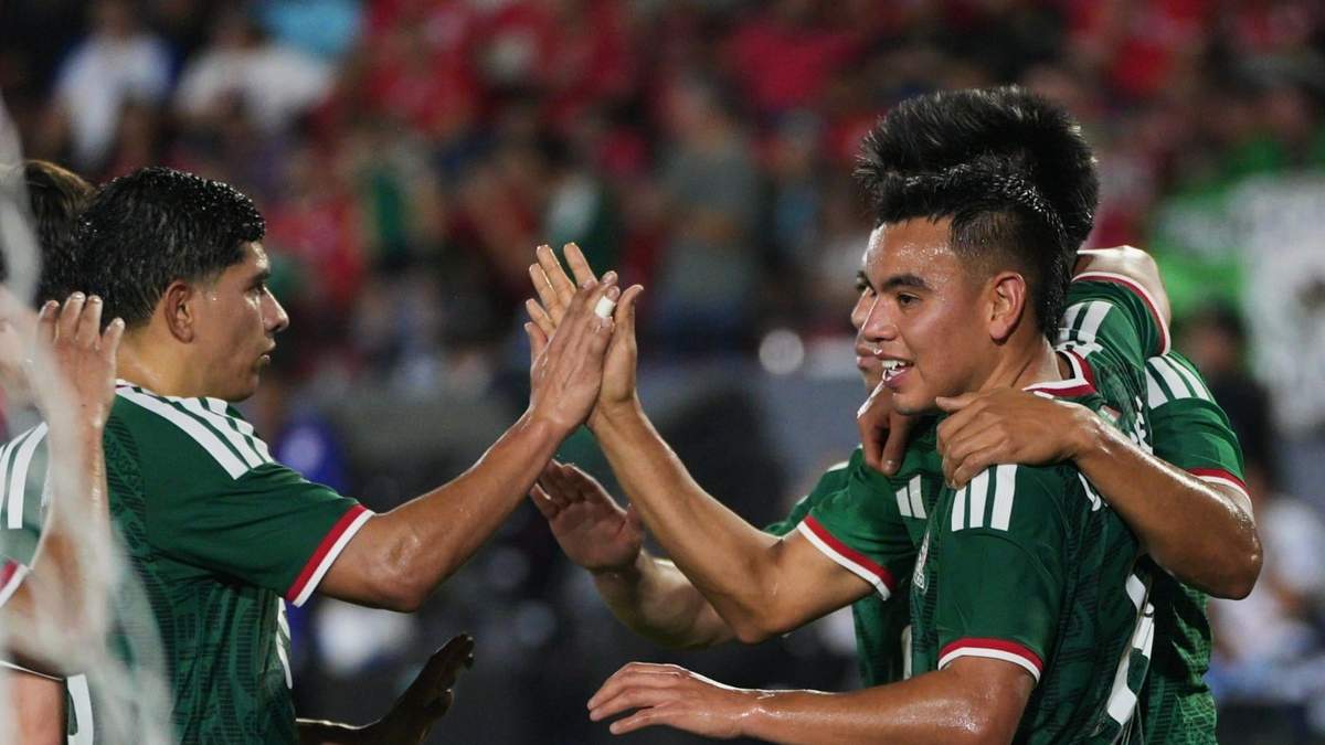 La selección mexicana festaja un autogol del panameño Richard Peralta en un partido amistoso disputado el jueves 22