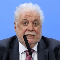 González García, escrachado: ciudadanos increparon al exministro
