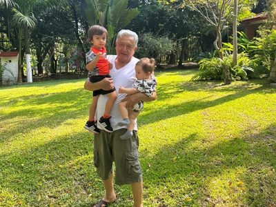 AMLO presume la llegada de “acarreados” para su cumpleaños