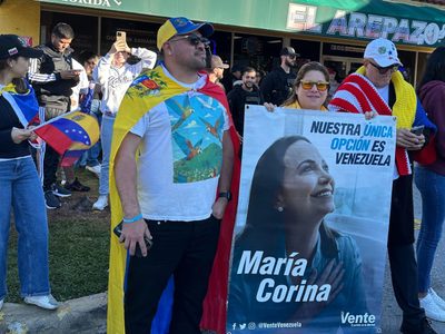 Venezolanos en Florida celebran caída de Maduro en operación militar de EU