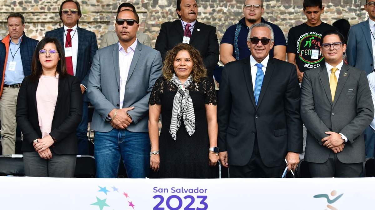 María Alcalá en el encendido del Fuego Nuevo que tuvo lugar en las Pirámides de Teotihuacán