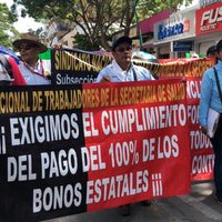 Maestros y burócratas exigen juicio político para Manuel Velasco por desvío de recursos