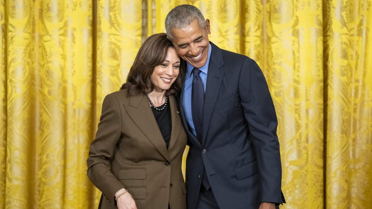 Kamala Harris y Barack Obama, en un acto en la Casa Blanca el 5 de abril de 2022