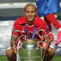 El Liverpool y el Manchester United batallan por Thiago Alcántara