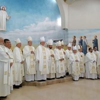 Obispos se reúnen en frontera mexicana con Texas para ayudar a migrantes ante políticas de Trump