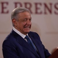 AMLO escuda postulación de Bertha Alcalde Luján al INE: "Eso de la experiencia es relativo"