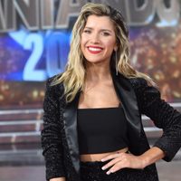 Disfruta de su soltería: Laurita Fernández se animó a una calza llena de agujeros y arrasó en la web